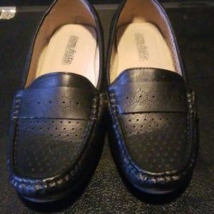 Black comfy work shoe